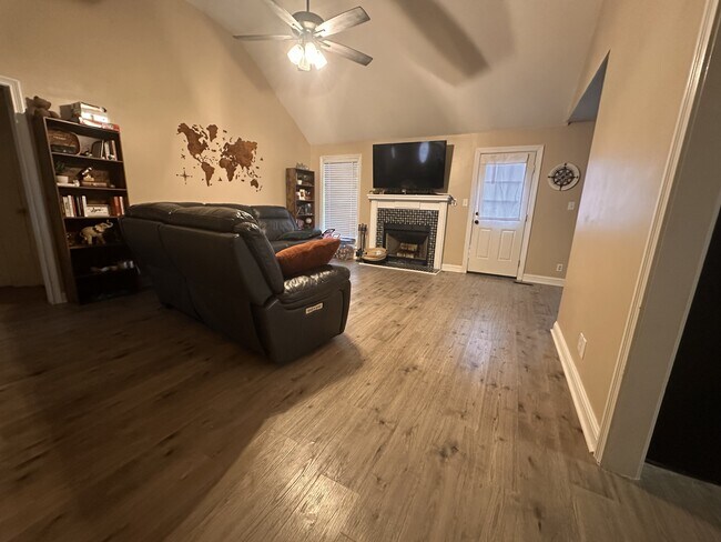 Photo - 1072 Cindy Jo Ct