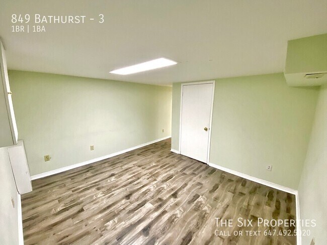 One Bedroom Apartment - Bathurst Subway Station