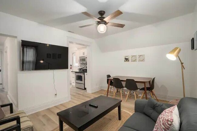 Photo - 152 Essex St Unit B (Upper)