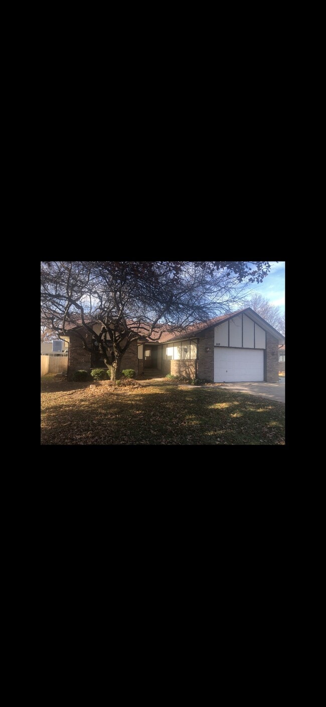 Building Photo - 1449 N Judith St