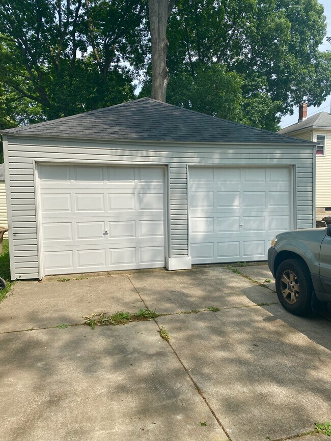 Photo - 1339 Sackett Ave Unit Duplex Top