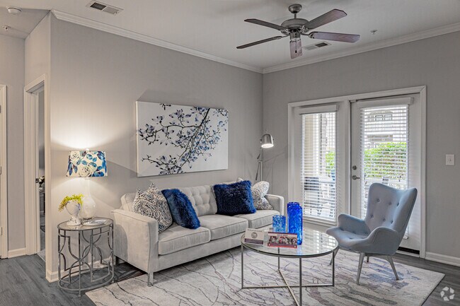 2BR, 2BA - 989SF - Family Room