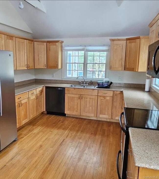 Photo - 4 Lloyd Point Dr