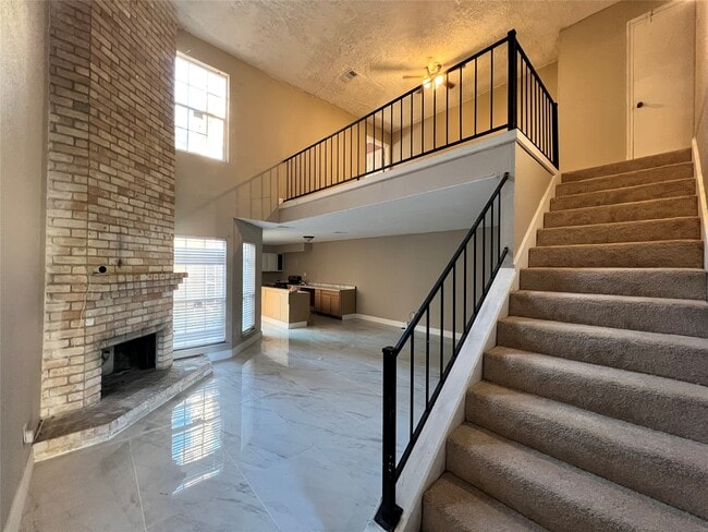 Building Photo - 12239 W Village Dr Unit B