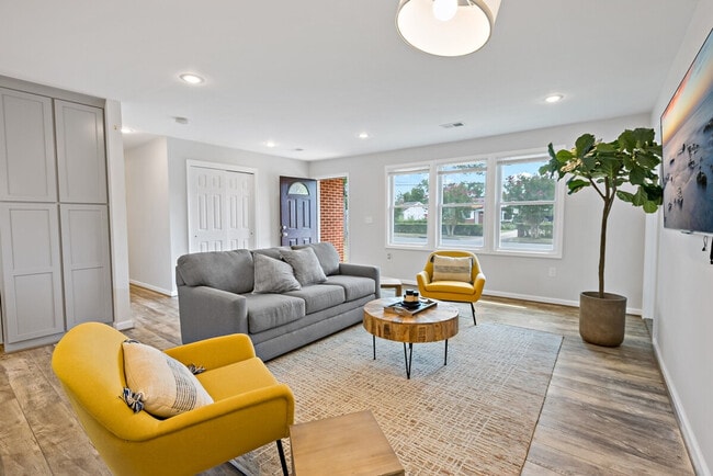 Building Photo - 6532 Summerton Way