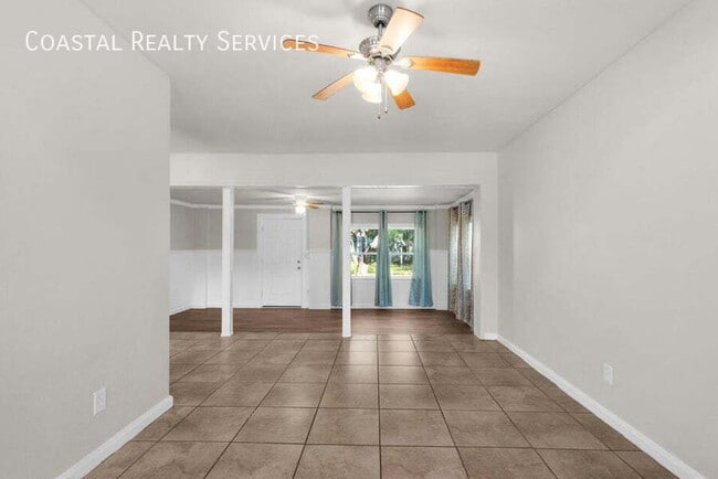 Photo - 213 Hawthorne Cir