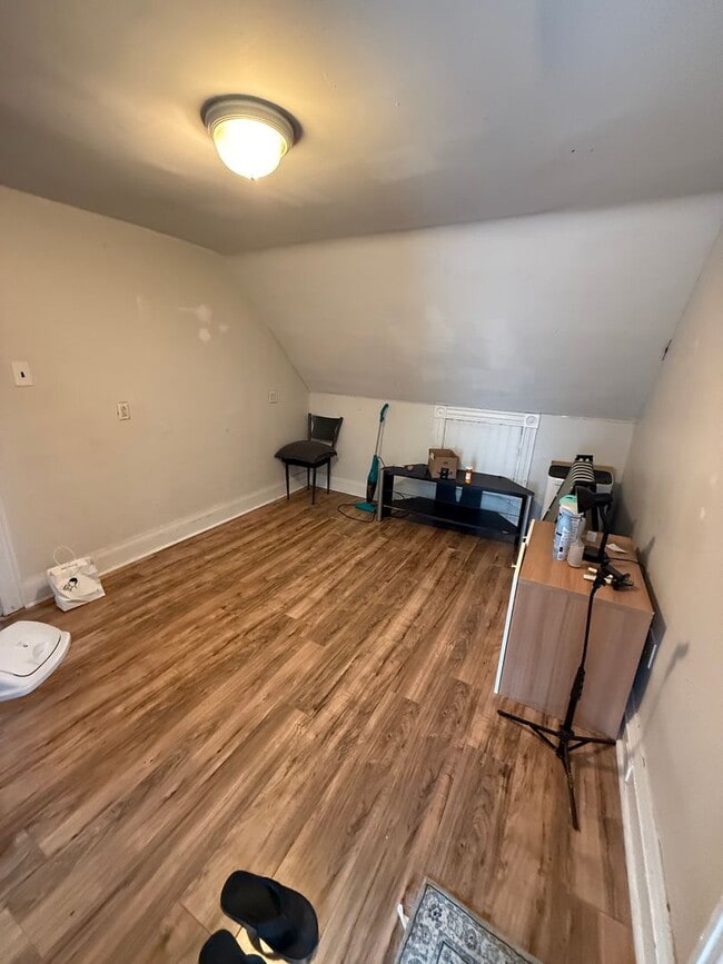 Photo - Allston 5 Bed – 1,700 Sq Ft – W/D in Unit – No Fee – 9/1