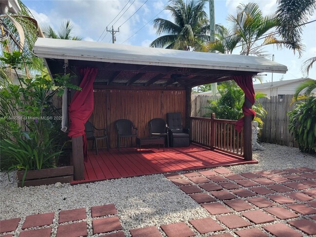 Photo - 2560 NE 8th Terrace