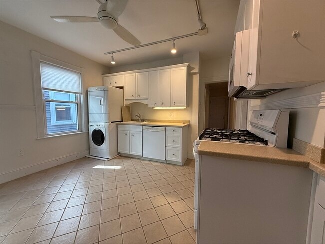 Building Photo - 10 Grovenor Rd Unit 2 Rental