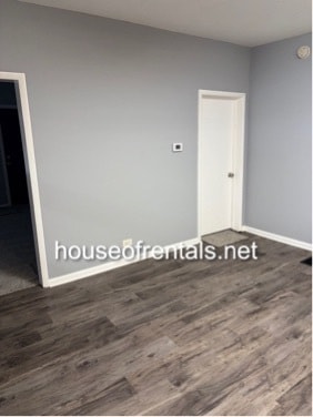 Photo - 902 Farris St