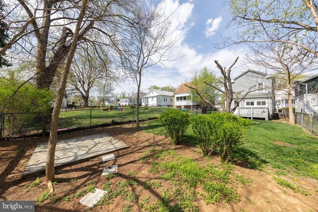 Photo - 31 W Southwerk St