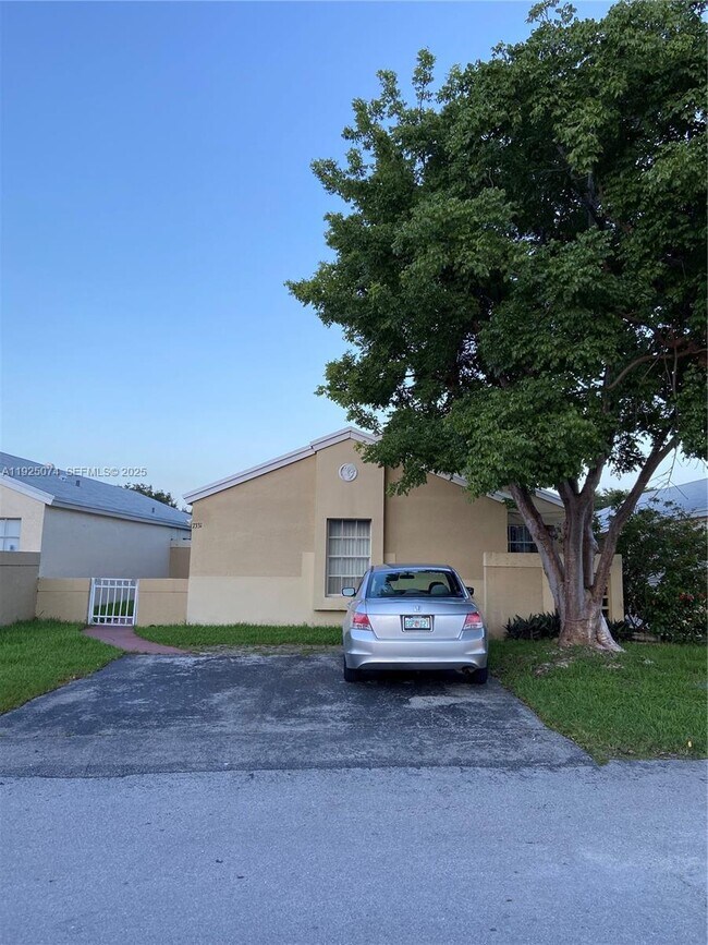 Building Photo - 7331 SW 149th Ct