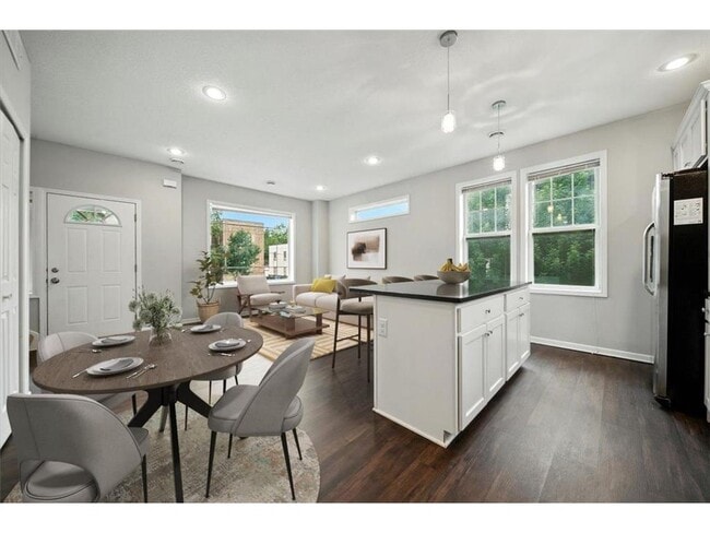 Building Photo - 600 W 32nd St