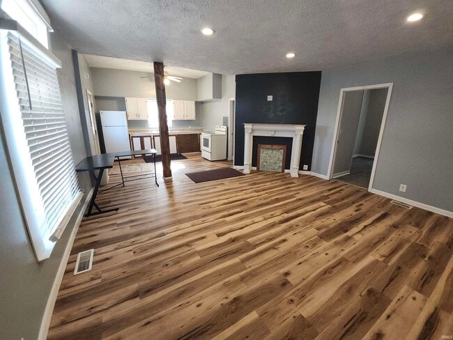 Photo - 503 W Walnut St