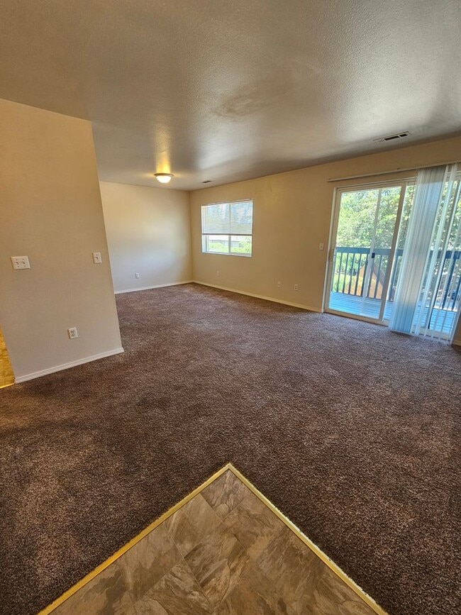 Photo - 300 Indian Trail Ct Unidad D