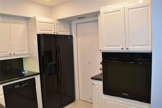 Photo - 1881 Middle River Dr Unidad 402A