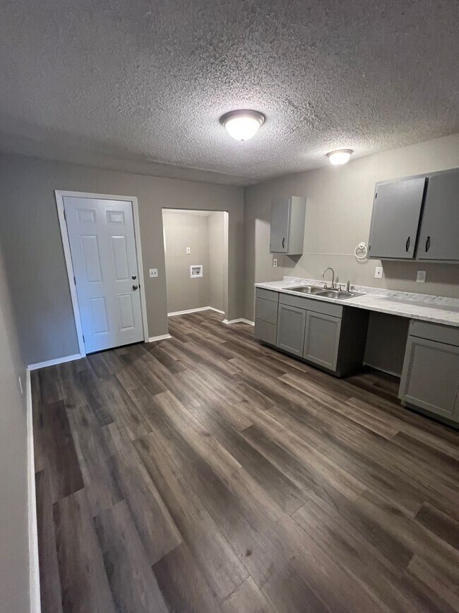 Building Photo - 515 Mountain Ridge Rd Unit 517 Mountain Ridge Road