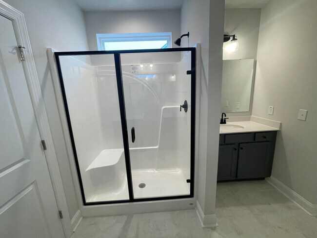 Photo - 704 Sutherland Ct