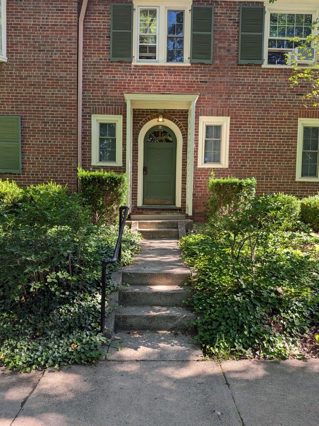 Building Photo - 6786 Chestnut St Unit 1