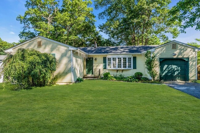 Building Photo - 2556 Woodland Rd