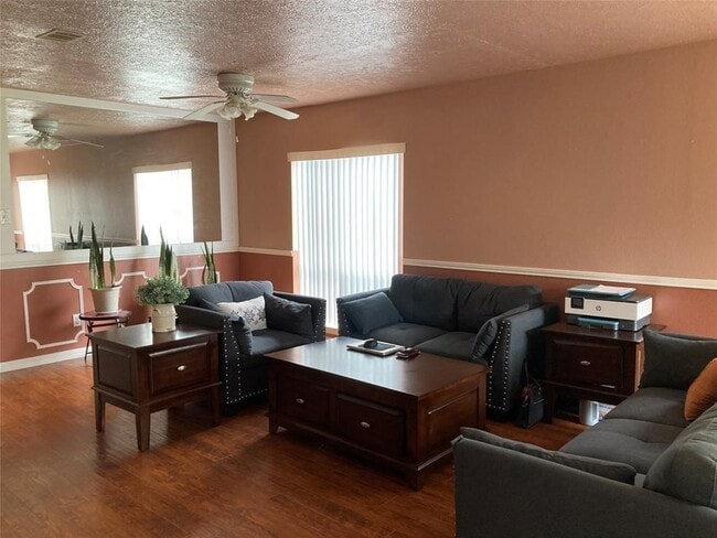 Building Photo - 1839 Sherwood Forest St Rental