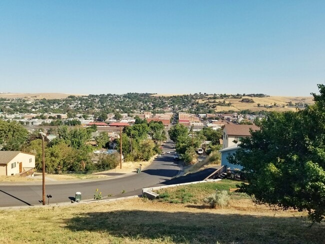 Photo - Newer 2 Bedroom 1 Bathroom with a View