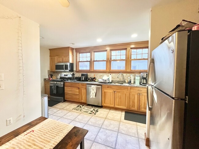 Building Photo - 202 Calumet St Unit 1