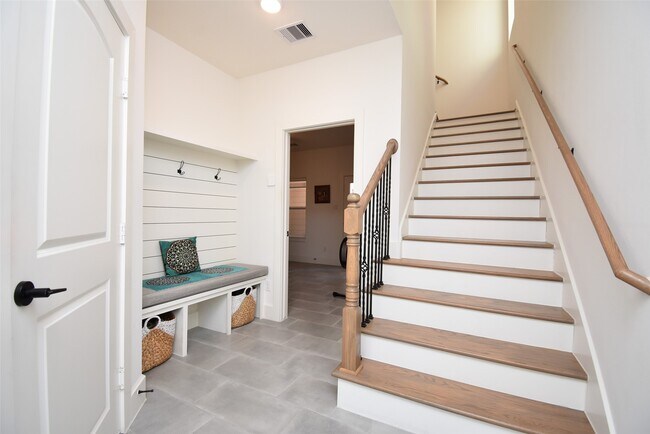 Photo - 918 W 25th St