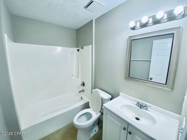 Photo - 1925 W 27th St