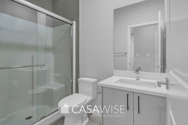 Photo - 11927-11125 125 St NW