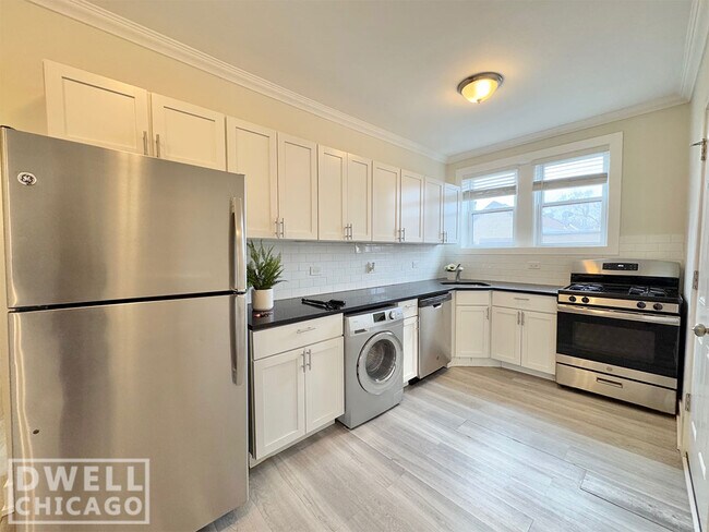 Photo - 3816 N Greenview Ave Apartment Unit 2