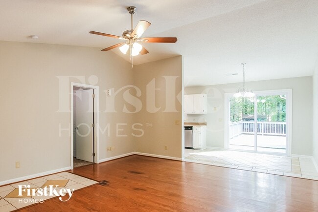 Photo - 110 Waderich Ln