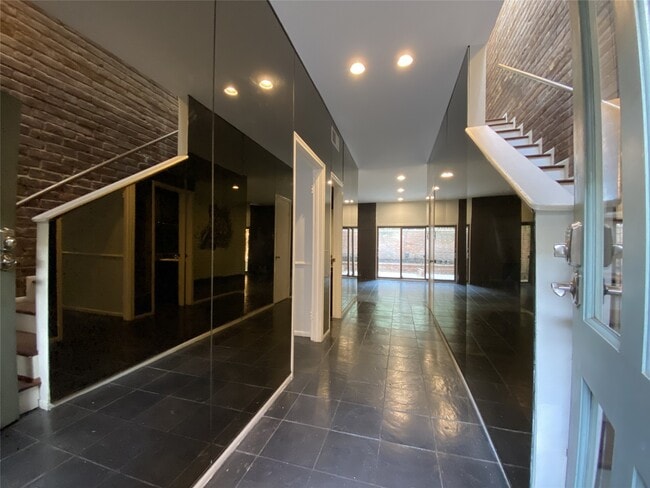 Photo - 2417 Branard St