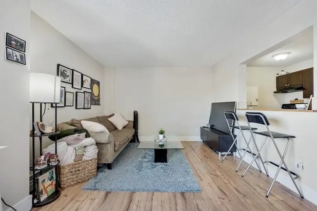 Photo - 314-414 14 St NW