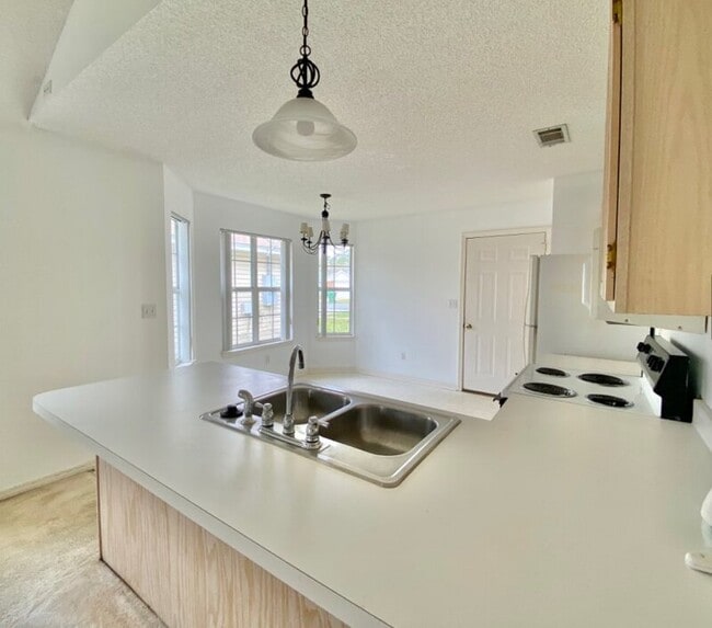 Photo - 1914 Summer Hills Ln