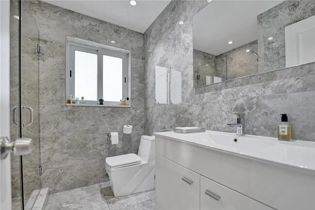 Photo - 2830 NE 55th St House