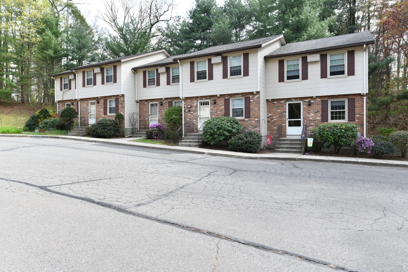 Love Lane Village - Love Lane Village Apartments