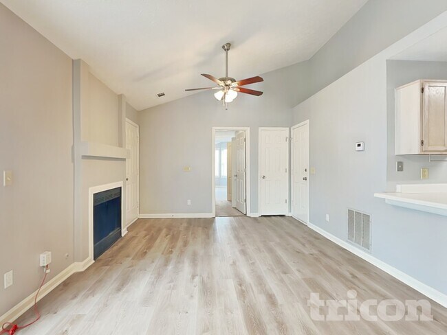 Photo - 1831 Commonwealth Dr