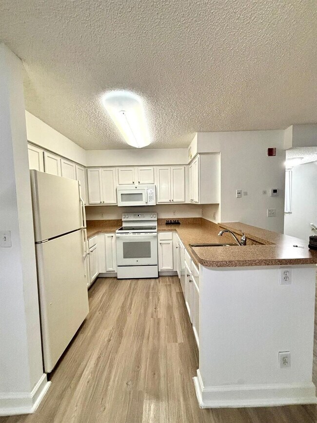 Photo - 7630 Westwood Dr Unit 321