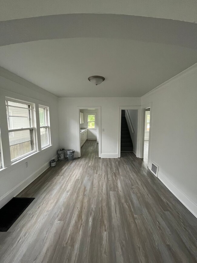 Photo - Newly remodeled 4 bed 2 bath home available in Rockford ***SECTION 8 OK***