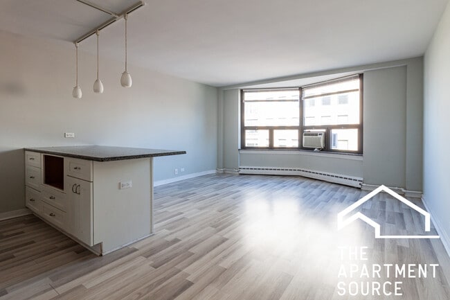 Photo - 445 W Wellington Ave Unit 10H