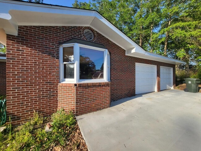 Photo - 105 Pinecrest Dr