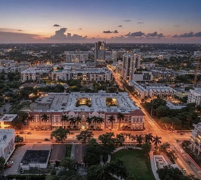 Photo - 533 NE 3rd Ave Unidad 120