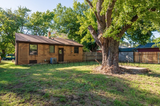 Photo - 1932 S Battin St