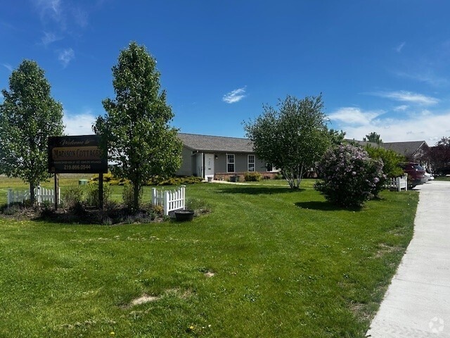 Building Photo - Madison Cottage of Rensselaer Rental