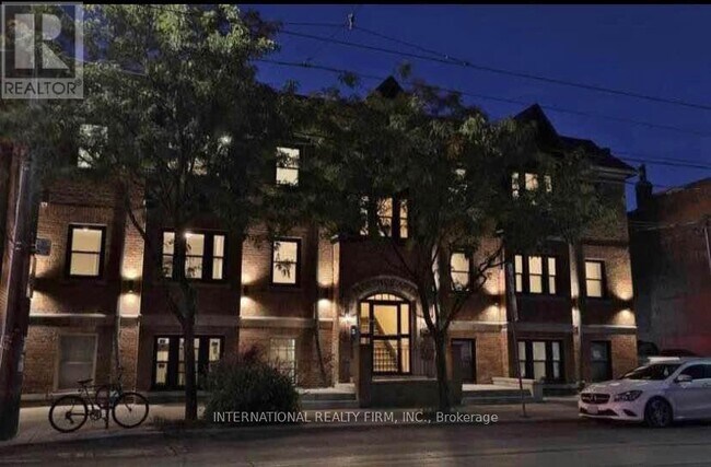 Photo - 1094 College St Unit 2