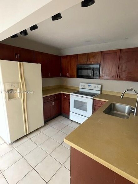 Photo - 479 NE 210th Cir Terrace Unidad 10328