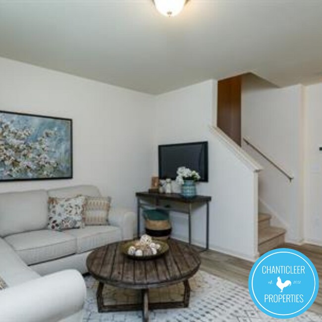 Photo - 1208 Haybrook Ln