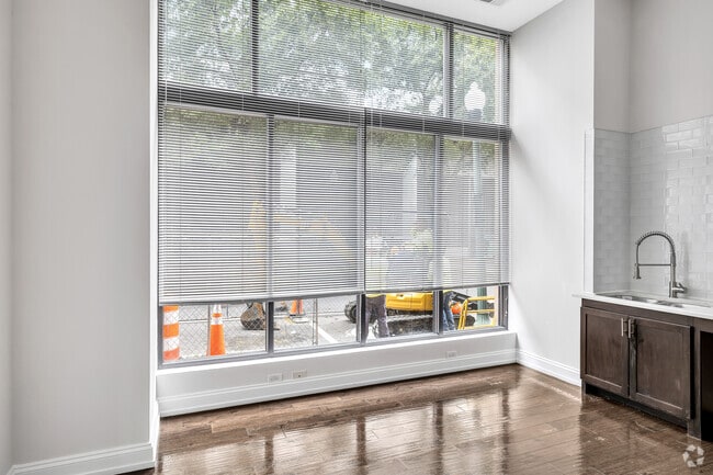 1BR, 1BA - 563SF - Harvard - Living Room, Kitchen