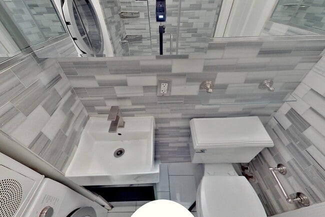 Photo - 434 W 52nd St Unit 7